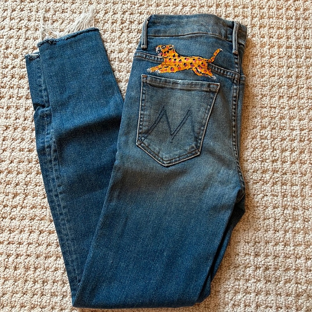 Mother denim size 26 high waisted looker ankle fray painted leopard on pocket